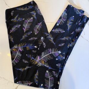 LuLaRoe Women’s TC Tall Curvy Black Leggings Black Feather Print